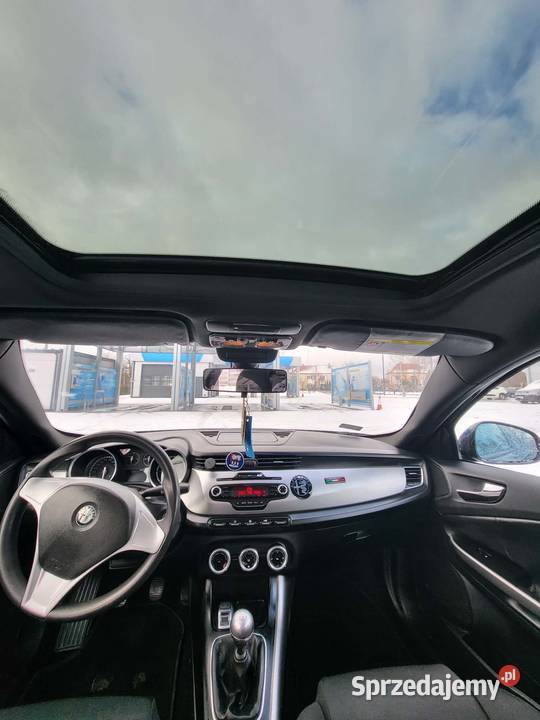 Alfa Romeo Gulietta Panorma czarna podsufitka 130KM