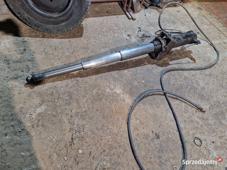 Siłownik wywrotu do przyczepy D 47 z kołyską D Kalwaria Zebrzydowska