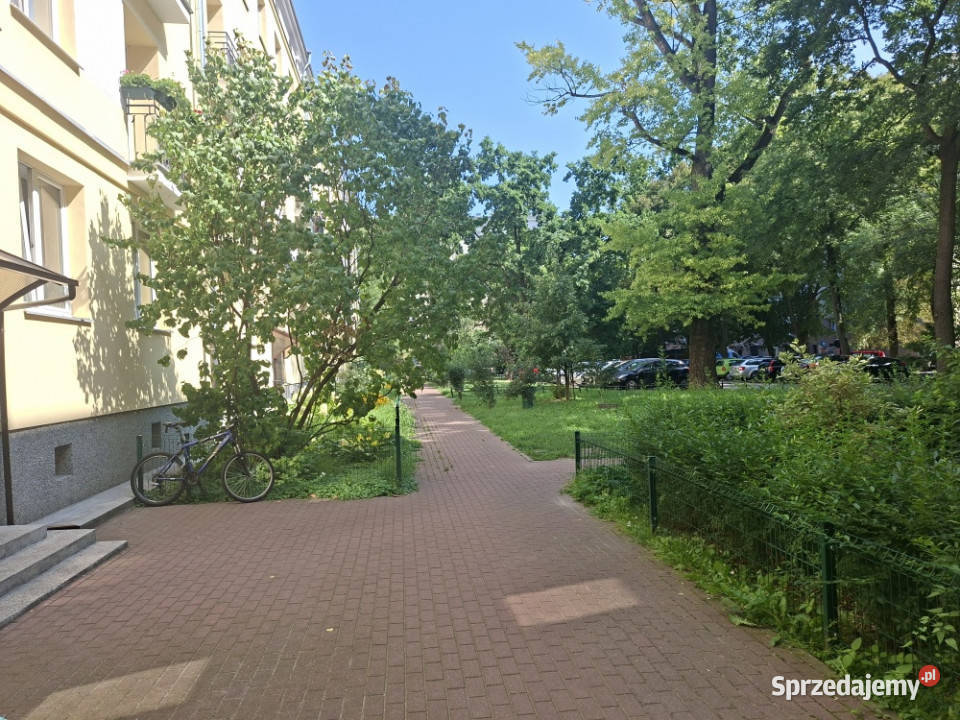 Sprzedam 2 pokojowe 43m na Starej Ochocie Rok budowy 1950 Warszawa