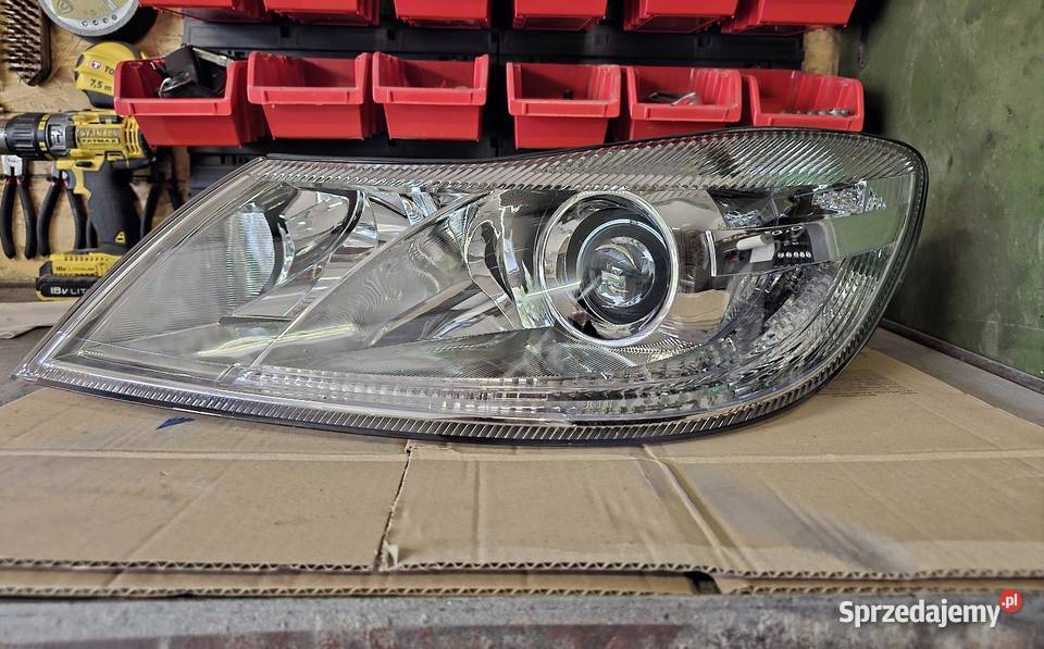 Lampa przednia lewa Skoda Octavia II Klępicz sprzedam