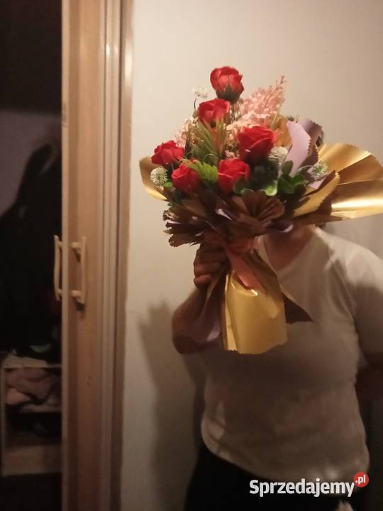 Bukiet z kwiatów mydlanych na Dzień Babcidziadka Kompozycje kwiatowe dolnośląskie Prusice