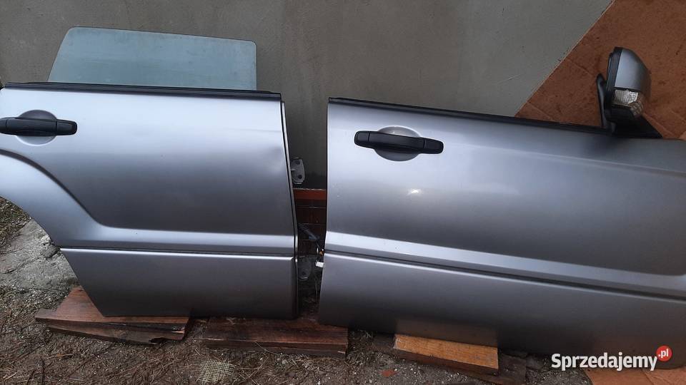 drzwi prawe kompletne Subaru Forester II SG Dębno