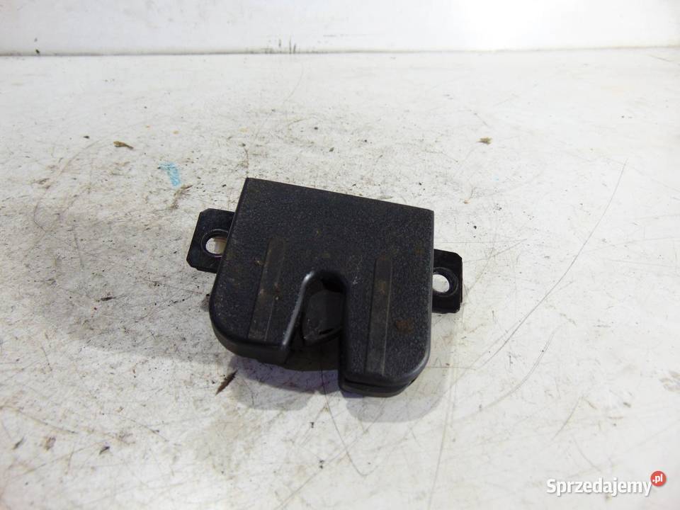 ZAMEK KLAPY TYŁ VW GOLF IV 1J9827505 Zamki, wkładki i kluczyki