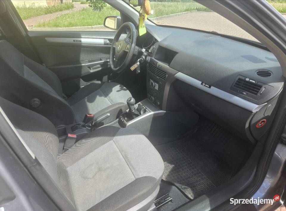 Opel Astra 16 benzyna 2005 długie opłaty Rok produkcji 2005 Astra Łódź