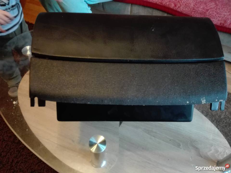 Bmw e36 sedan schowek przedni Urbanowice sprzedam