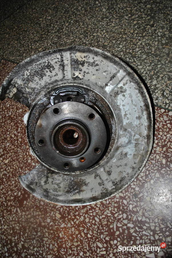 Zwrotnica z piasta prawy tył BMW E60 E61 mały osobowe Poręba