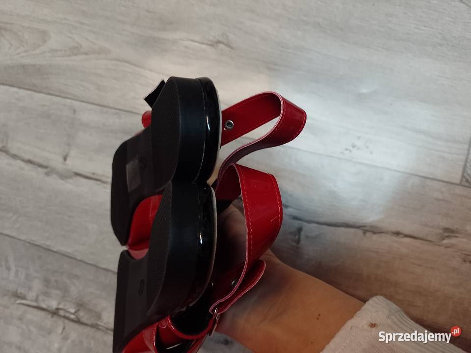 4243 Czerwone baleriny wieczorowe z odkrytą małopolskie Kraków