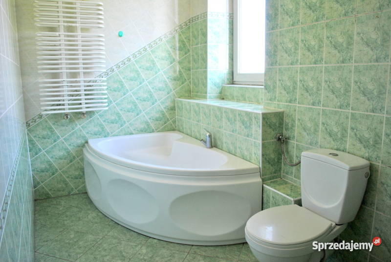 Dom z bud gospodarczymi Wacławów między Słupca a utwardzona Wacławów