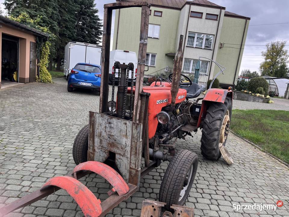 Ciągnik Ursus C330 z masztem Chodów