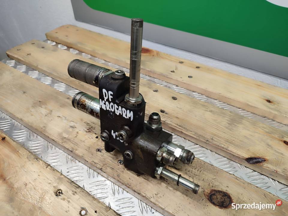 Rozdzielacz hydrauliczny 01702760 DEUTZ FAHR Wilkowo