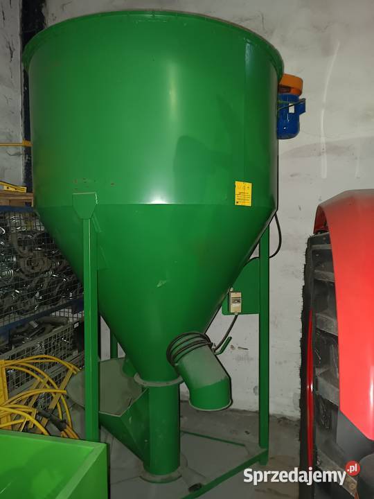 Mieszalnik pasz sypkich IGAMET 1200 dostępny w Do hodowli zwierząt Opoczno sprzedam