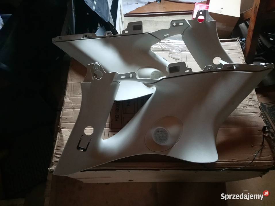 Ford Edge 18r tylna górna osłona słupka L i P