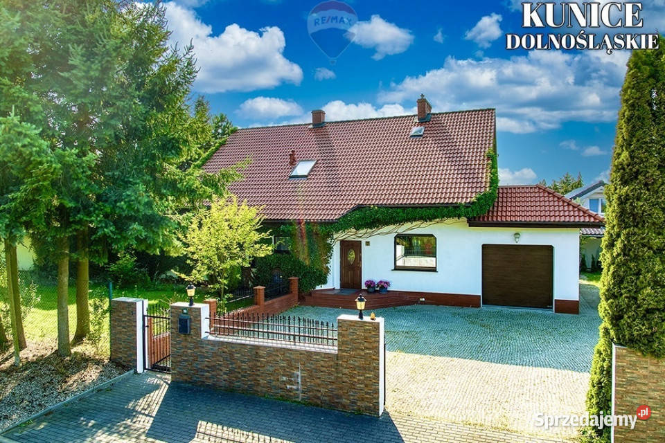 Dom z krytym basenem i pięknym ogrodem Kunice