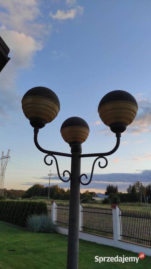 Wysoka metalowa trójramienna lampa Biała Podlaska
