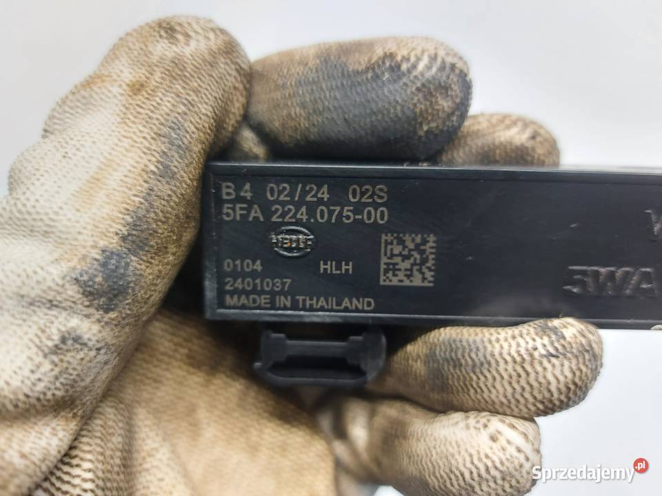 Ford Explorer VII R2KB ANTENA WZMACNIACZ SYGNAŁU