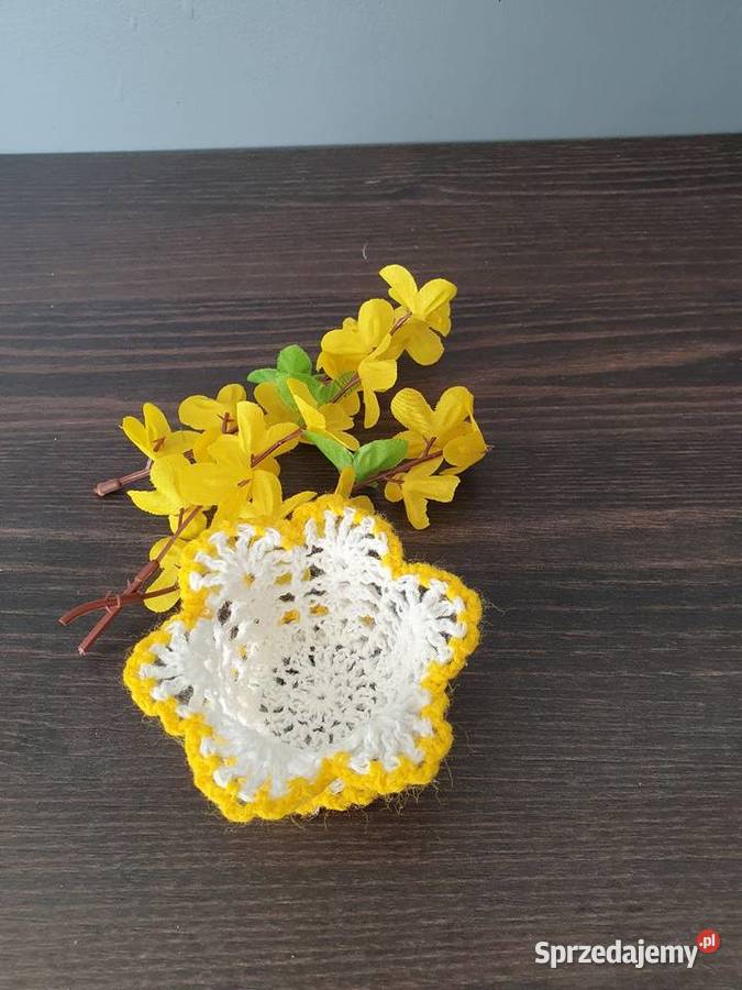 Koszyczek podstawka na jajko pisankę biały Jastków