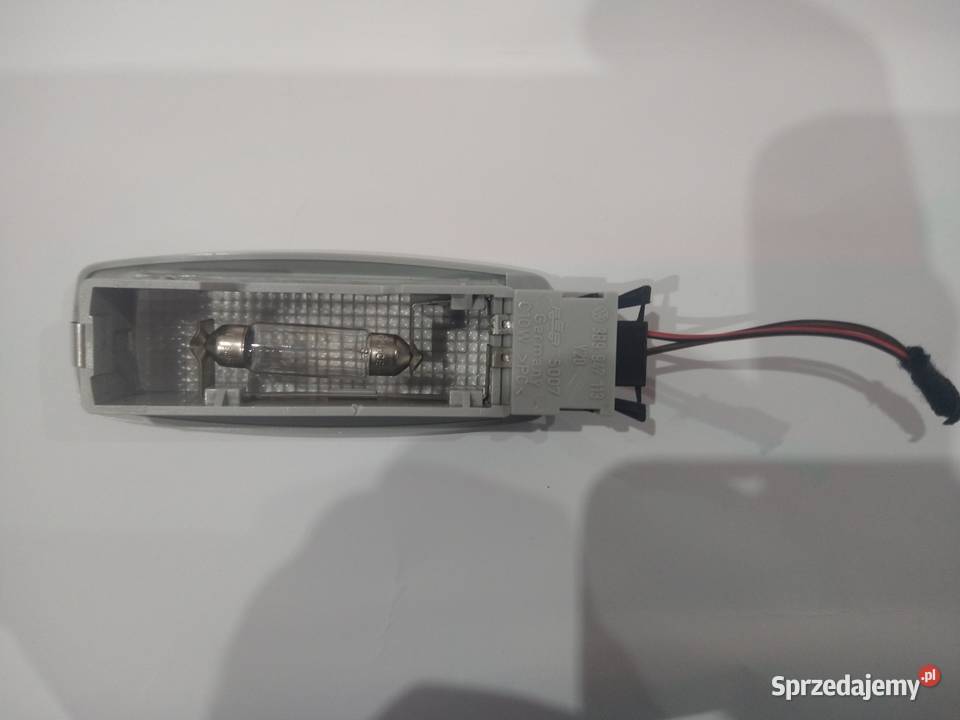 Lampka Oświetlenie Wnętrza Podsufitki 3B9 947 osobowe Skawina