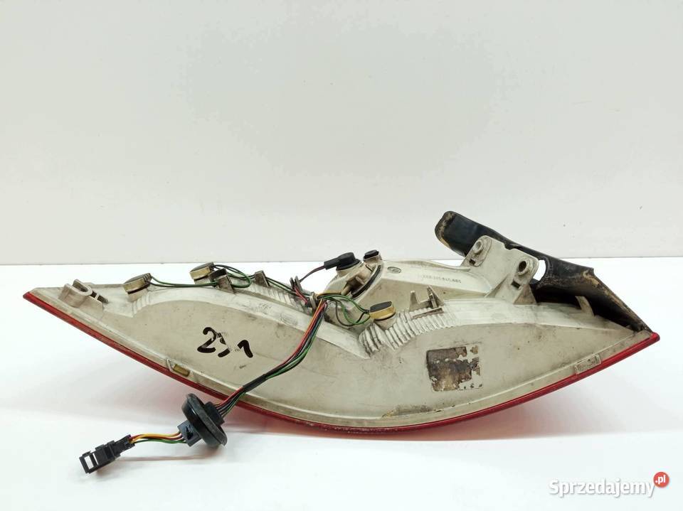 LAMPA TYŁ PRAWA SEDAN 3T5945096 Skoda Superb II sprzedam