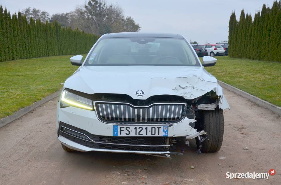 Skoda Superb 14 TSI PlugIn Hybrid LaurinKlement światła LED Superb Turek