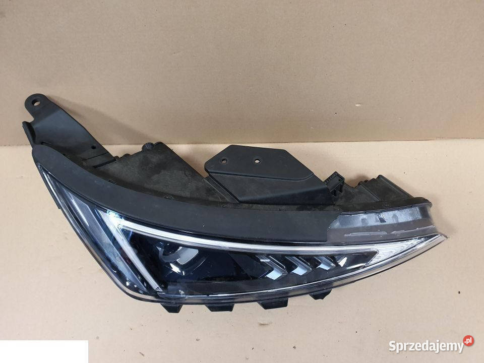 Hyundai elantra 18 reflektor prawy przód osobowe Kozubszczyzna