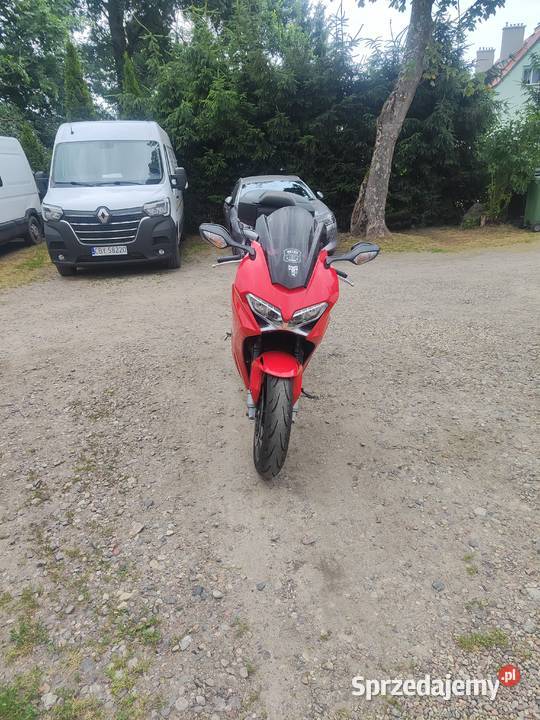 Honda vfr 800 nieuszkodzony
