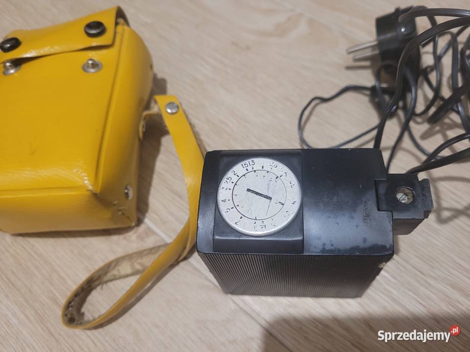 Sprzedam lampę błyskową Saulute z etui Zelów sprzedam