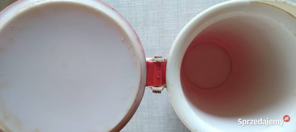 Izolowany plastikowy dzbanek na wodę PRL Koło sprzedam
