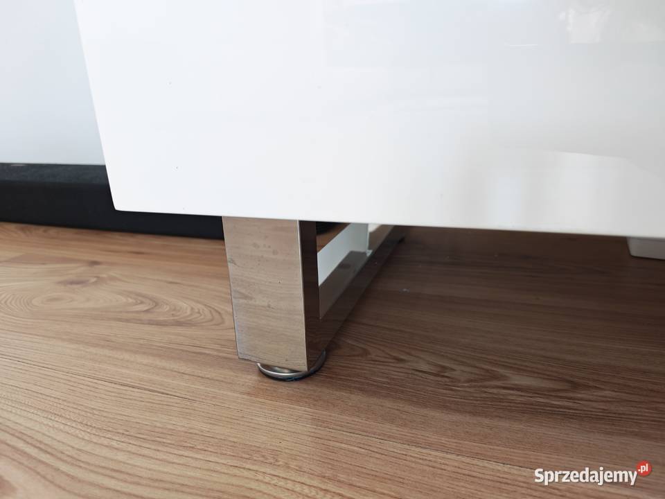 Komoda biała połysk na nóżkach 167x74 Mszana