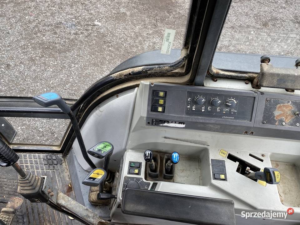 Valtra 6400 ładowacz Stoll Biała