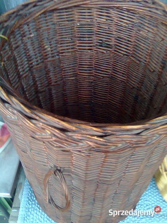 Brązowy duży okrągły solidny zwarta wiklina