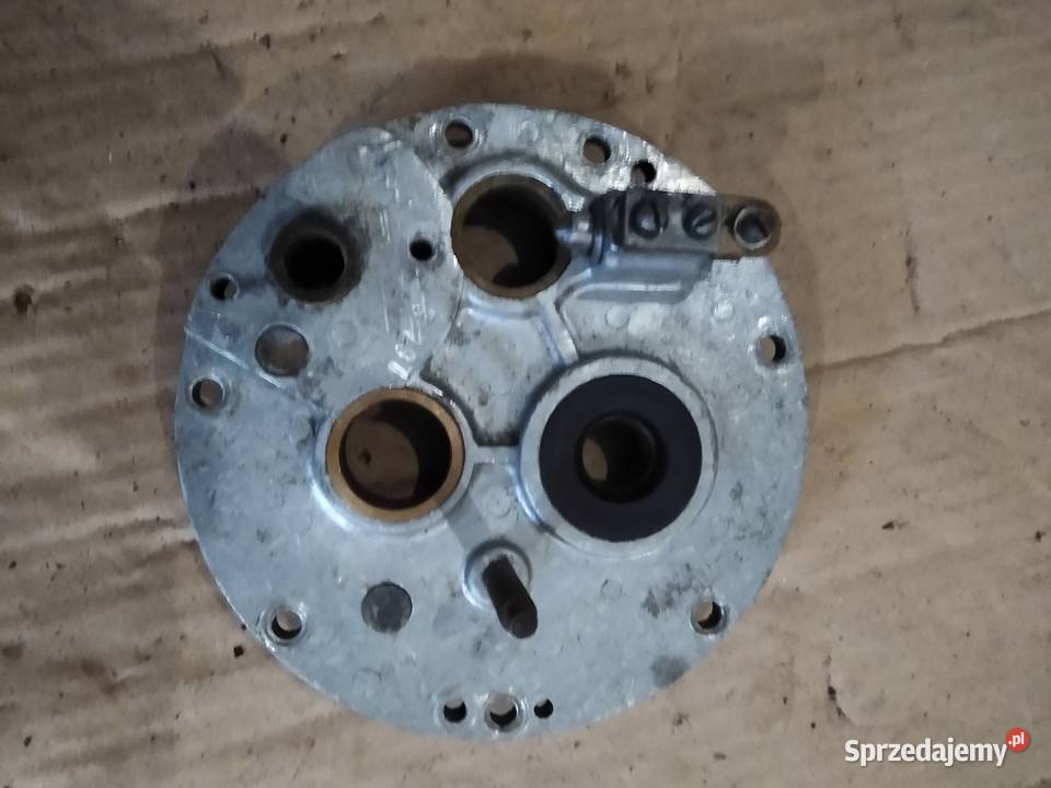 Junak m10 m07 dekiel skrzyni biegów