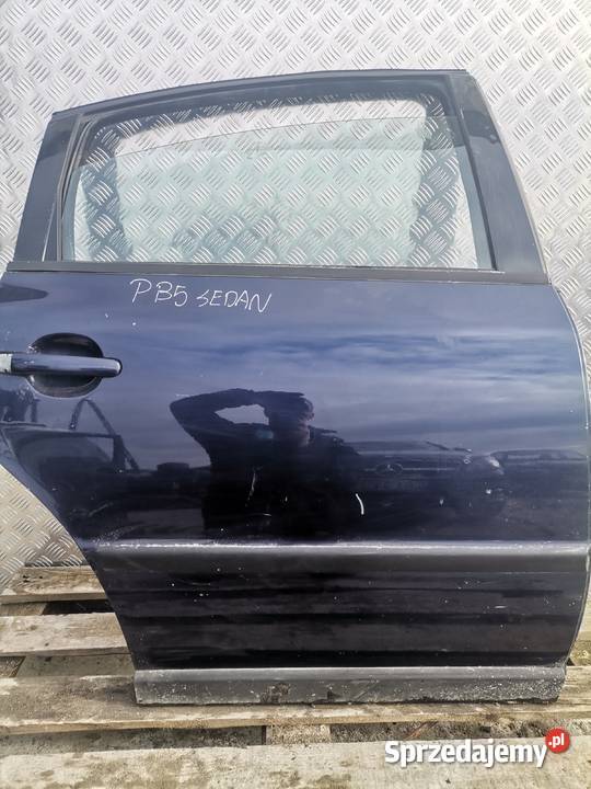 Drzwi Prawy Tył Volkswagen Passat B5 Sedan Części samochodowe lubelskie Wisznice