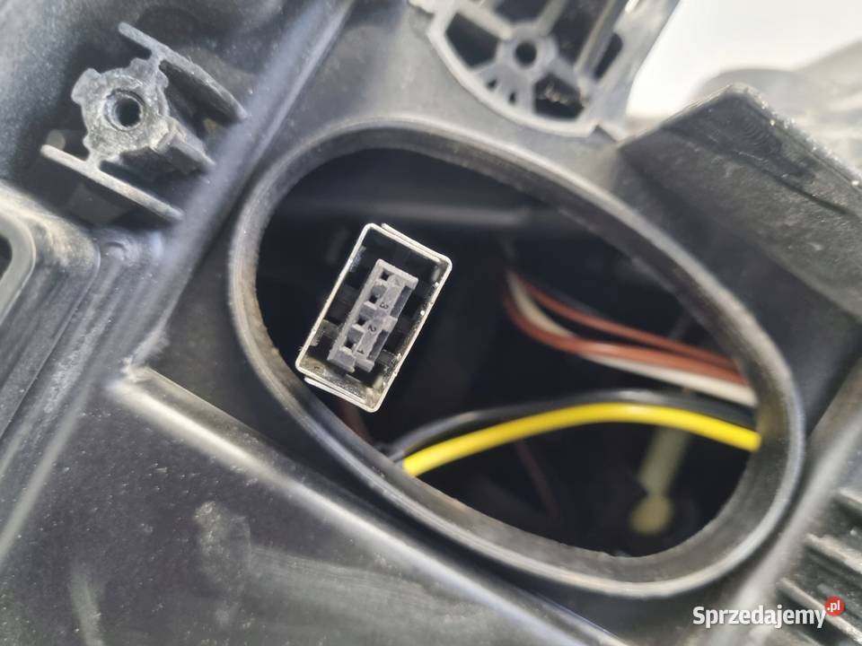 LAMPA PRAWA Volvo S80 II V70 III 0616r PRZEDNIA osobowe Rudka