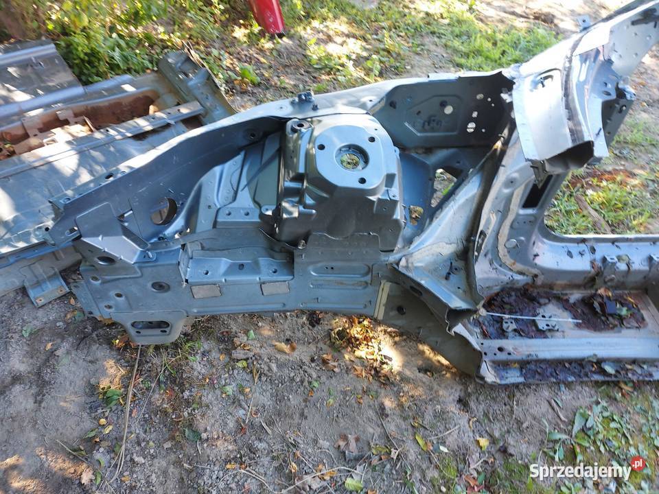 VOLVO XC60 II Próg słupek podłużnica przód prawa osobowe