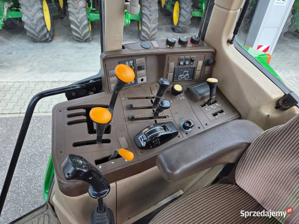 John Deere 6310 z ładowaczem Foucheux Super Stan