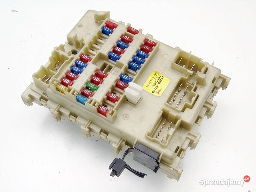 SKRZYNKA BEZPIECZNIKOWA NISSAN ALMERA TINO 2002 Sosnowiec