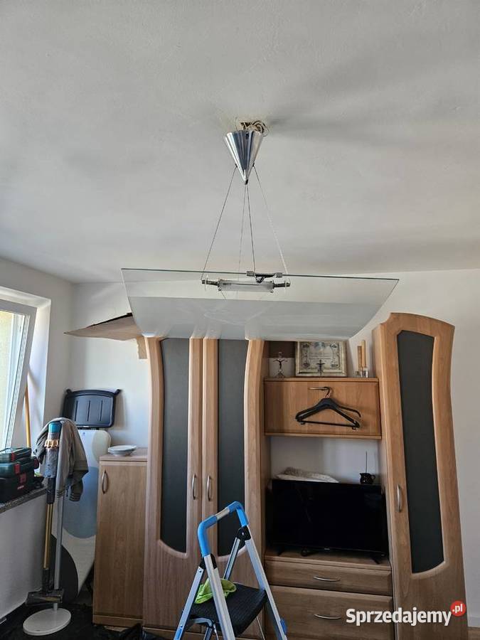 Lampa sufitowa z wiszącą taflą szkła