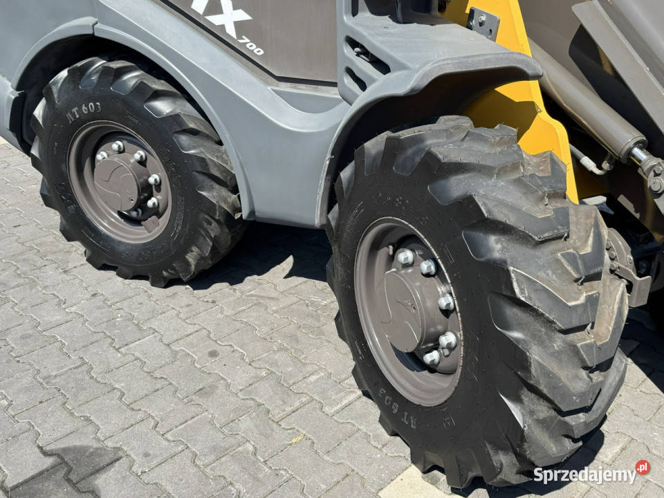 średnia kołowa Mecalac AX 700 SzybkoZłącze Łyżka Widełki