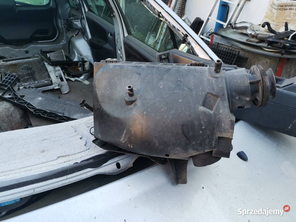 Obudowa filtra powietrza Audi 80 B4 19Tdi