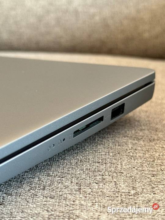 Laptop Lenovo AMD Ryzen 3 7320U Karta graficzna Czersk sprzedam