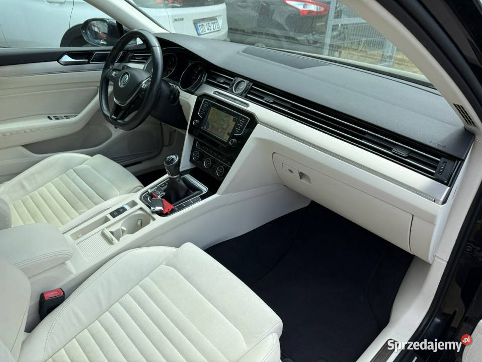 Volkswagen Passat 150 Highline Navi Panorama PDC aluminiowe felgi Przeźmierowo sprzedam