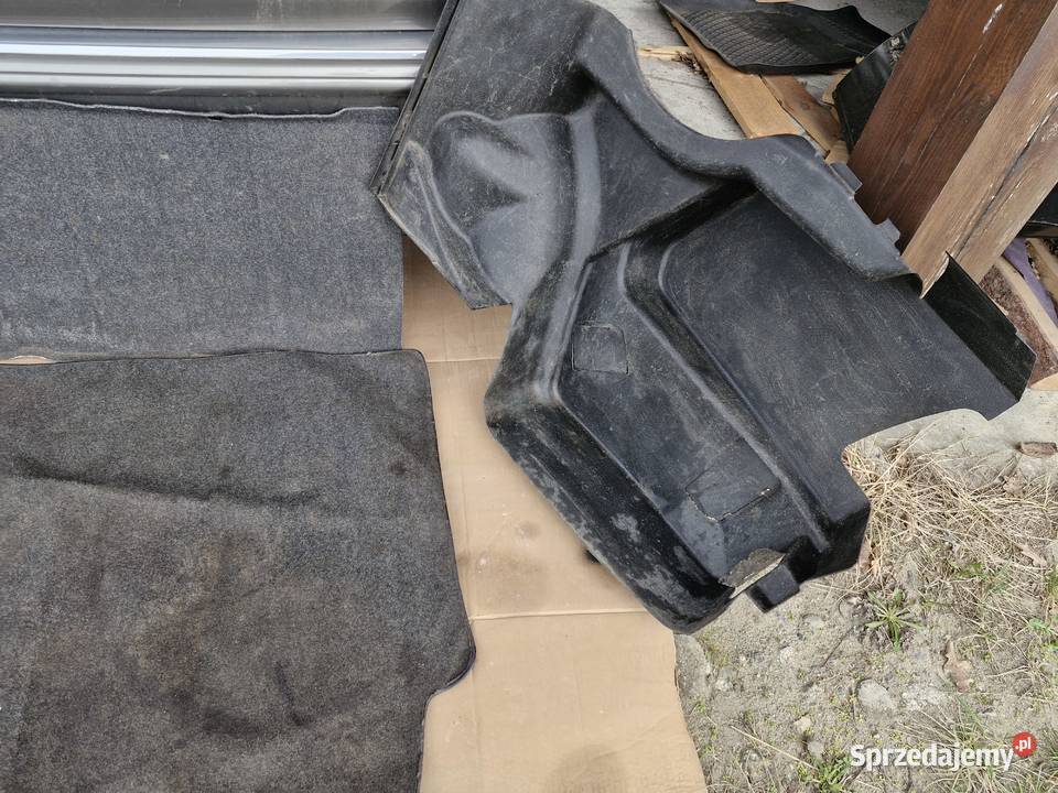mercedes 124 tapicerka bagażnika boczki dywan Gorzów Wielkopolski