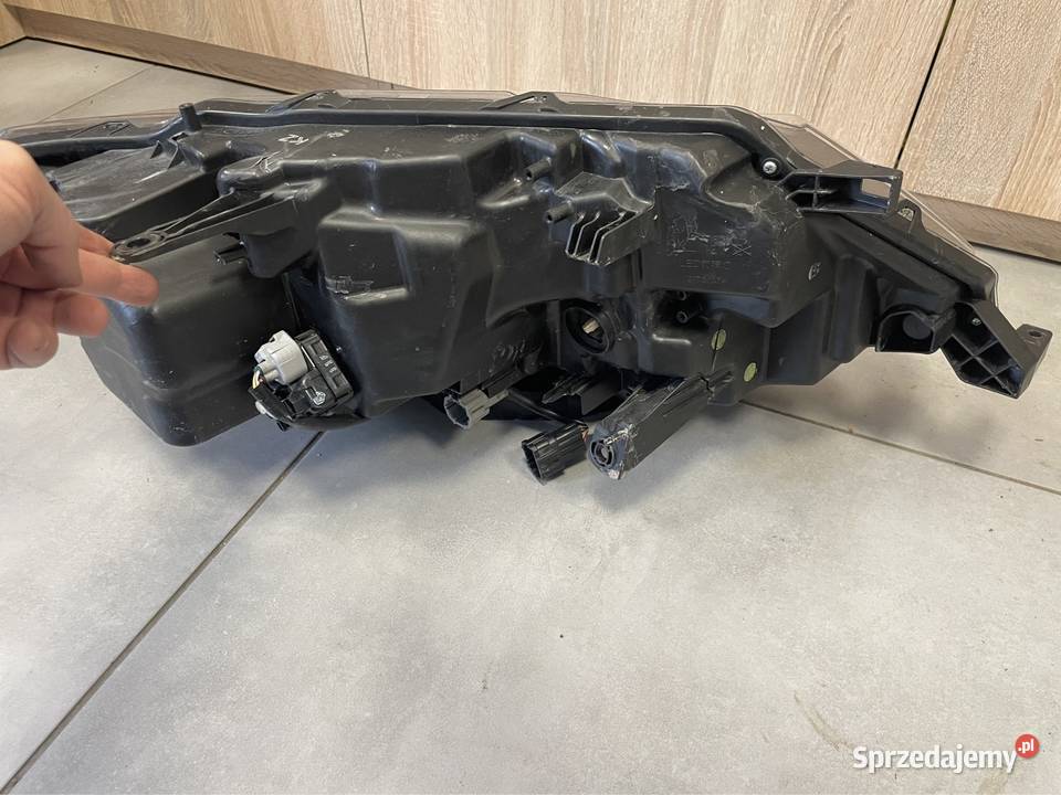 Nissan Xtrail T32 reflektor full Led lewy Kozubszczyzna