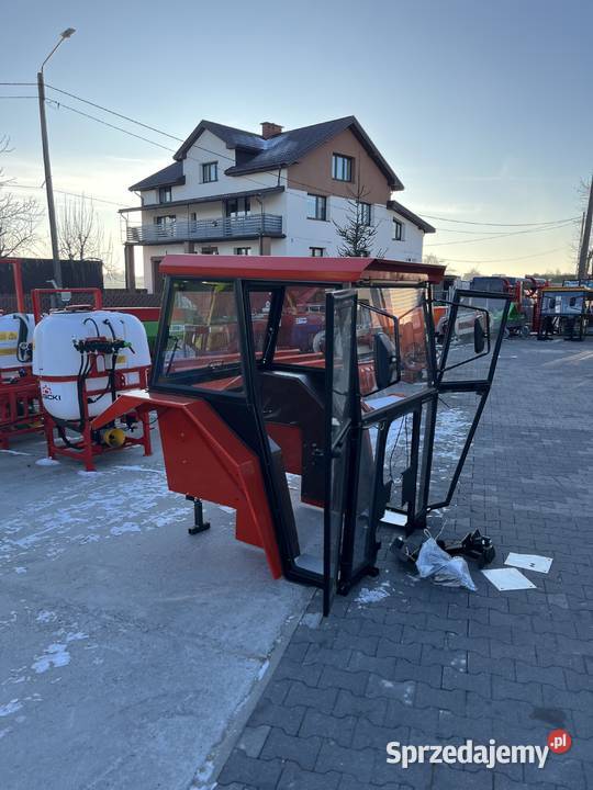 Kabina ciągnikowa do MF 235 z błotnikami nieuszkodzony Limanowa