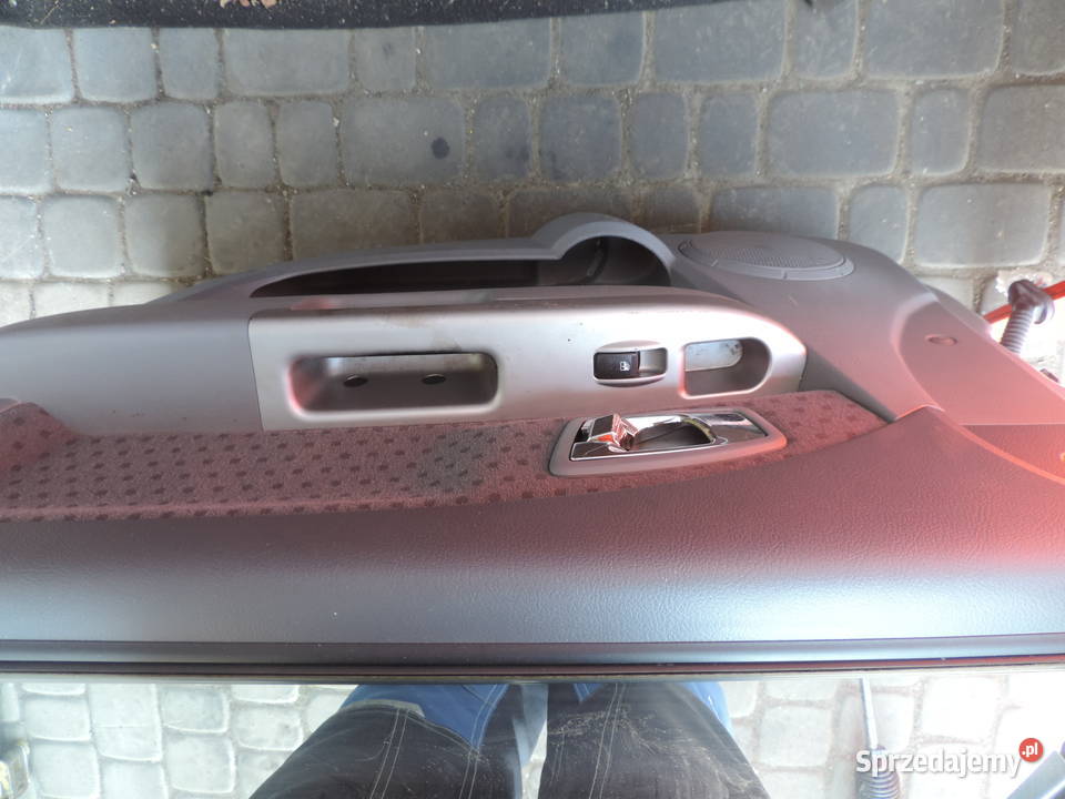 DRZWI PRAWY PRZÓD LAK 6C KIA CARENS II 0206 Rok produkcji 2006 Nowy Sącz