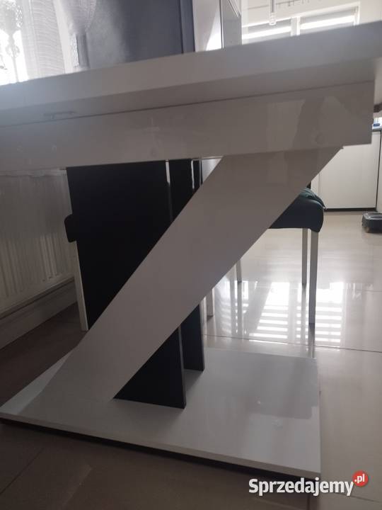 Stół biały rozkładany