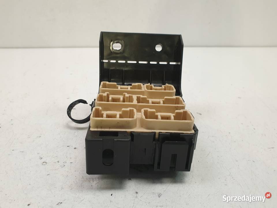 Toyota Avensis T25 SKRZYNKA BEZPIECZNIKÓW Motoryzacja Janów