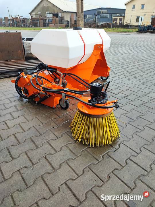 Mała zamiatarka 120 na WOM na chodniki Opatów