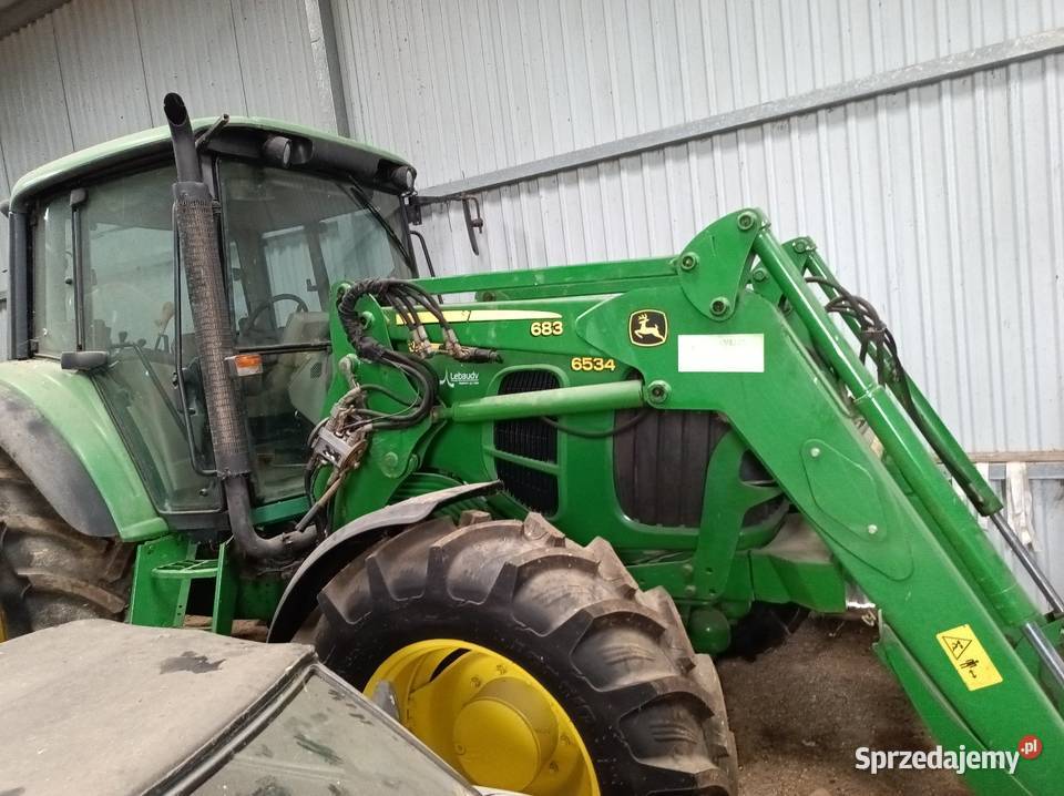 Ciągnik rolniczy John Deere z ładowaczem bez