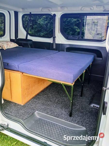 Renault Trafic 9 osób kampervan